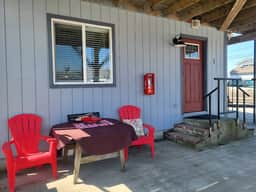 Nestled across from beach, find a versatile studio.