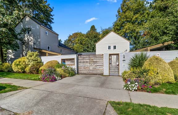Peaceful, centrally located condo in Magnolia