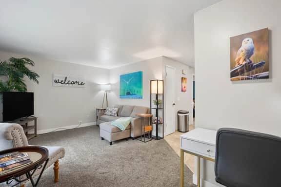 Central Location, Cozy Furnished Apartment #4.