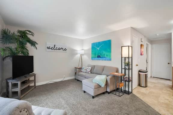 Central Location, Cozy Furnished Apartment #4.