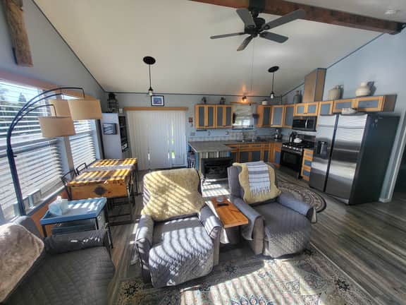 Cute Cottage with fully fenced yard, covered back patio with firepit.