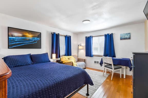 Nestled across from beach, find a versatile studio.