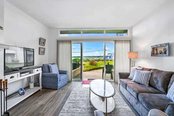 Jacob's Landing - front walk out condo. Bay view