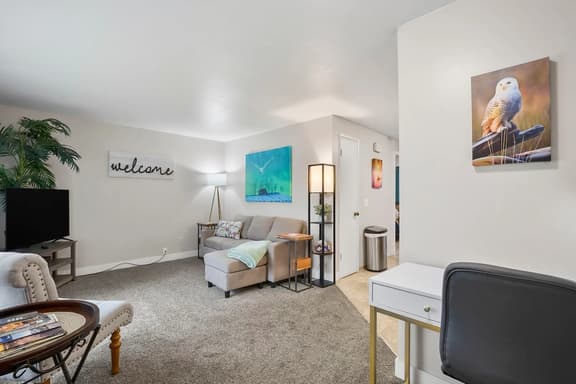 Central Location, Cozy Furnished Apartment #4.